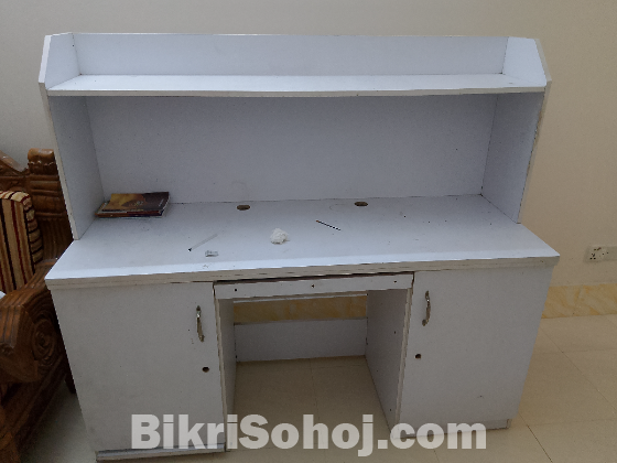 Computer desk